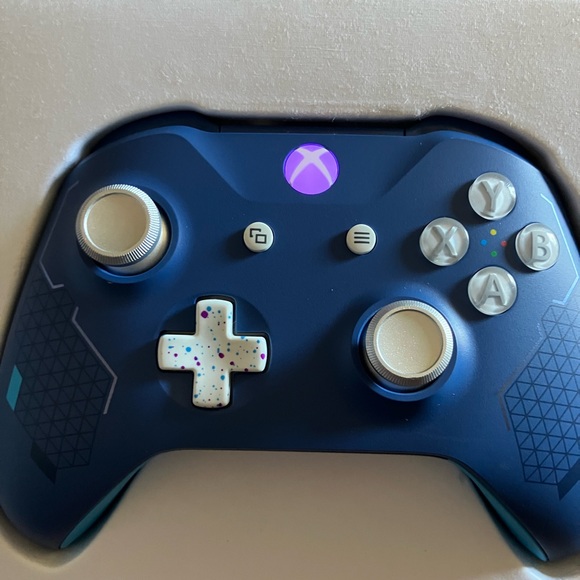 X box one controller - Picture 2 of 3